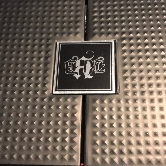 Kat Von D Studded Obsession Collector’s Edition. - Picture 5 of 5